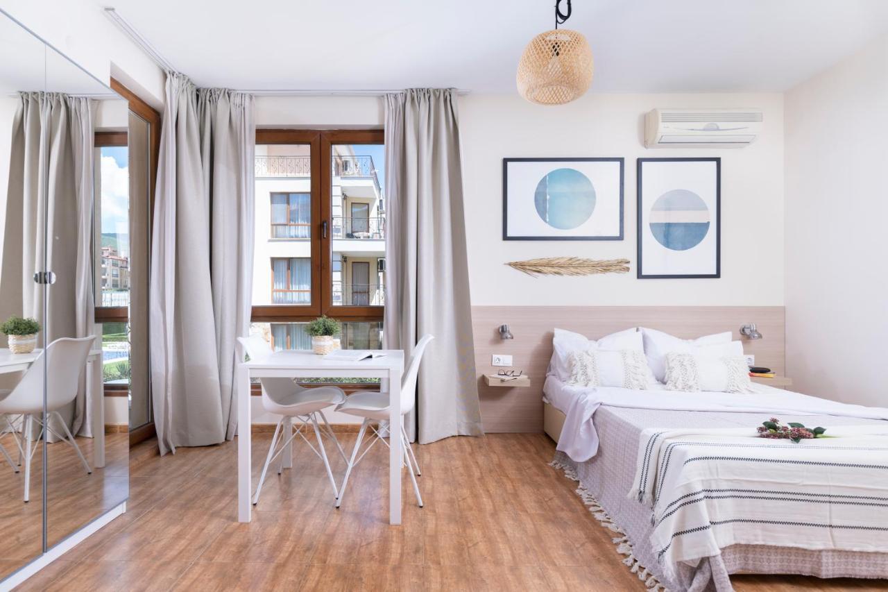 Royal Bay Apartments With Self Check-In スヴェティ・ヴラス エクステリア 写真