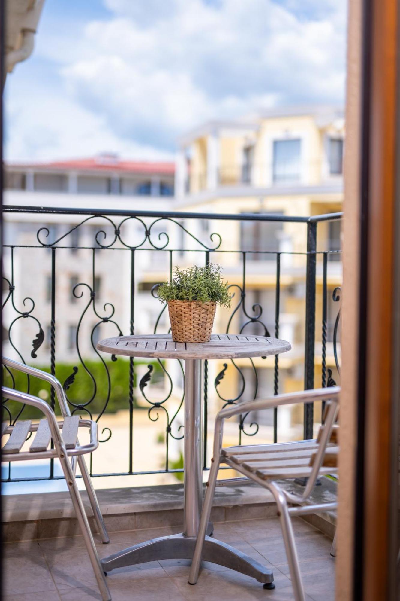 Royal Bay Apartments With Self Check-In スヴェティ・ヴラス エクステリア 写真