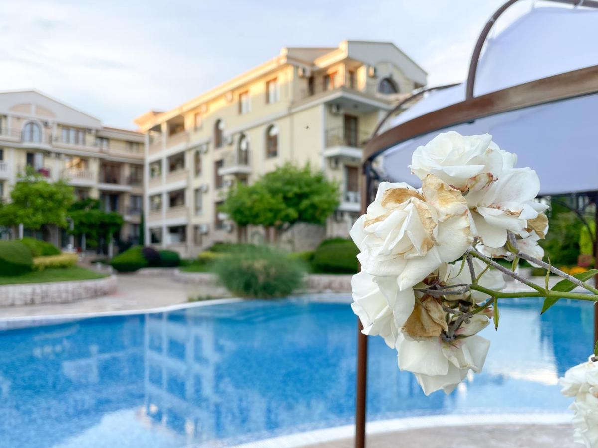 Royal Bay Apartments With Self Check-In スヴェティ・ヴラス エクステリア 写真