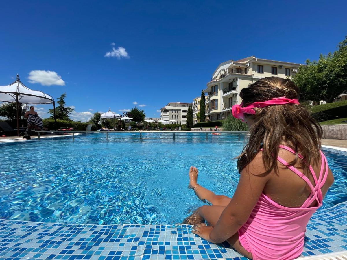 Royal Bay Apartments With Self Check-In スヴェティ・ヴラス エクステリア 写真